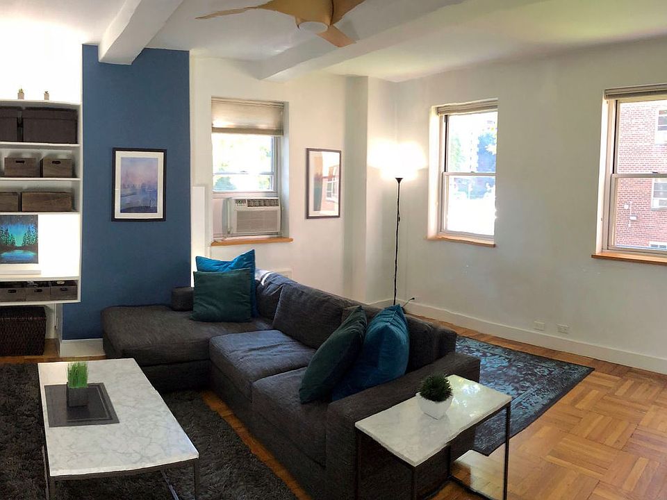 1st image of 550 Grand St APT Hga