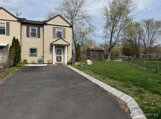 95 Redbud Rd, Piscataway, NJ 08854