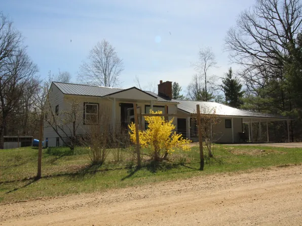 8290 E 4th St, White Cloud, MI 49349