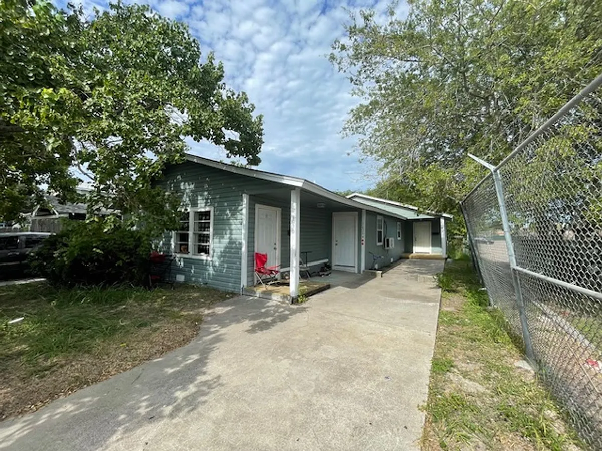 Building Photo - 1620 7th St #2