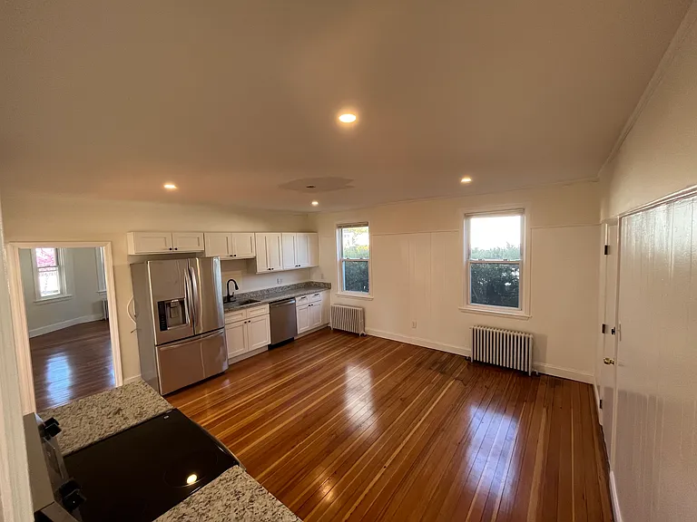 138 Sandringham Ave #1 — Photo 3