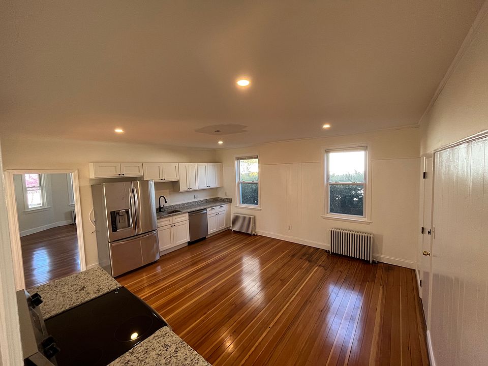 1st image of 138 Sandringham Ave #1