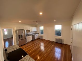 138 Sandringham Ave #1, Providence, RI 02908