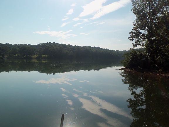 3rd image of 153 Stoneridge Dr
