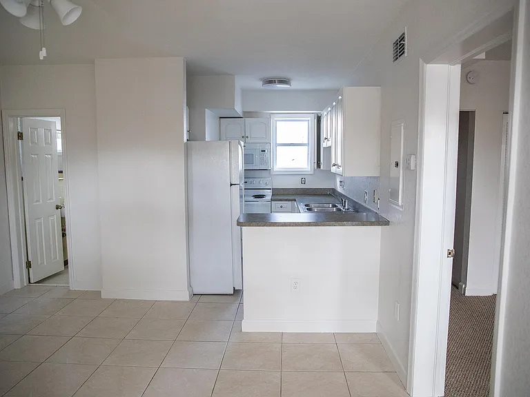 127 1st Ave S #10 — Photo 14