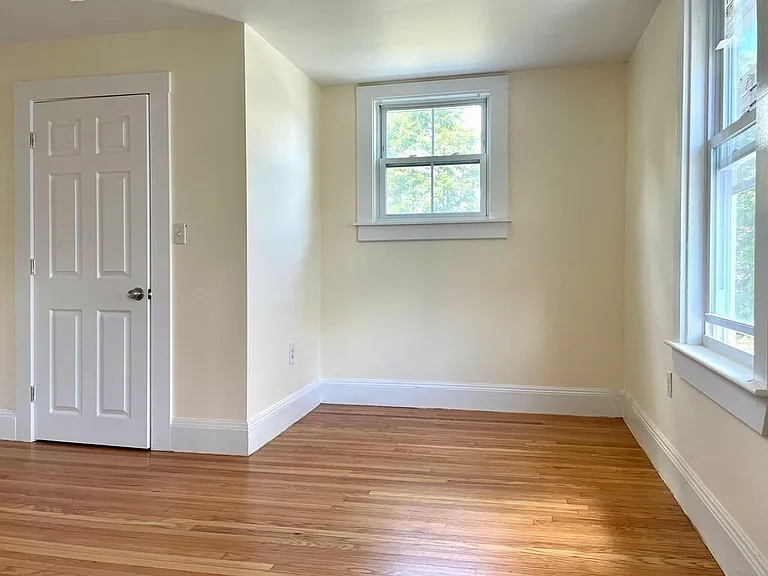 82 Edwards St — Photo 15