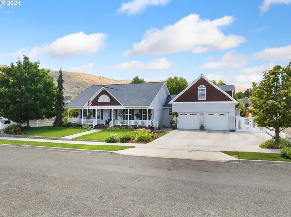 915 Petry Ln, Baker City, OR 97814