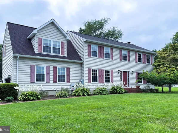 670 Teton Dr, Lothian, MD 20711