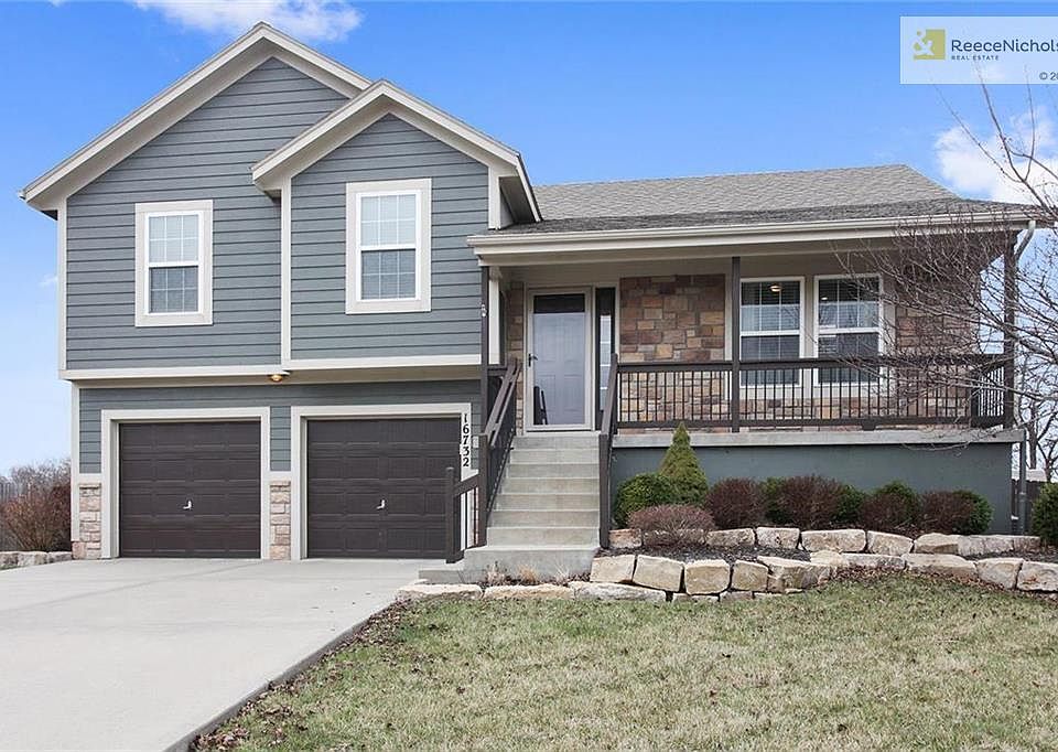 Welcome home to this like-new front-to-back split sitting on nearly half an acre.  It's super clean and move-in ready with newer paint inside and out as well as a recently completed privacy fence out back.