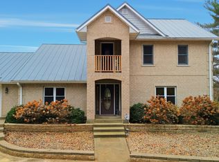 7231 S Lost Nation Rd, Dixon, IL 61021