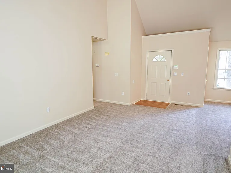 935 Queen Ave — Photo 11