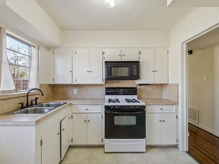 6341 Sudbury Dr — Photo 17