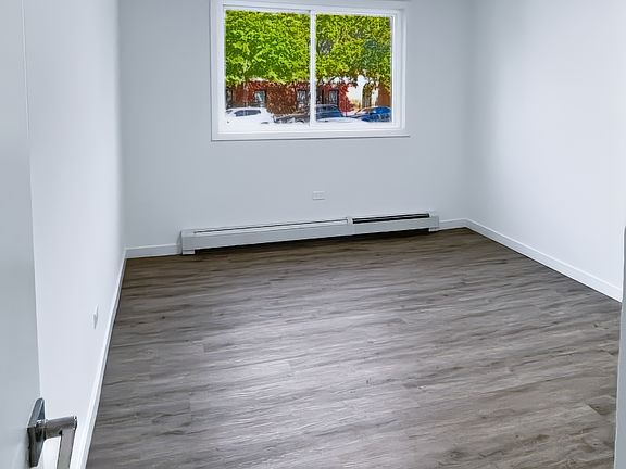 4th image of 7621 N Sheridan Rd #1