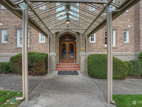 3rd image of 219 N Tacoma Avenue #105