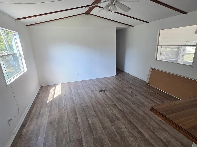 4625 Pine St — Photo 4