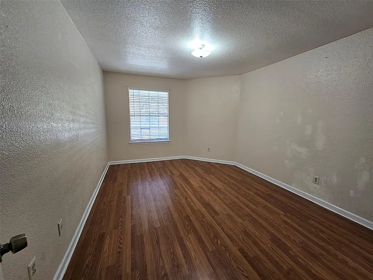 9797 Leawood Blvd #104 — Photo 10