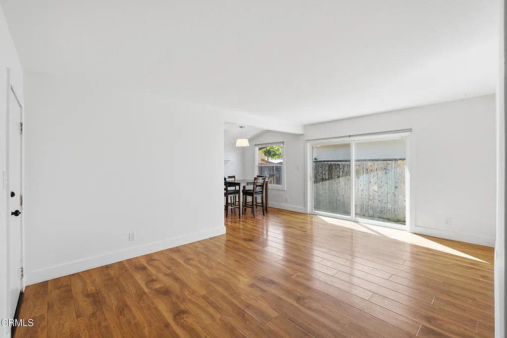 2 bed, 2.0 bath, 1000 sqft, $2,900 — Photo 4