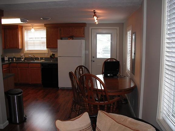 4th image of 821 S Miller St