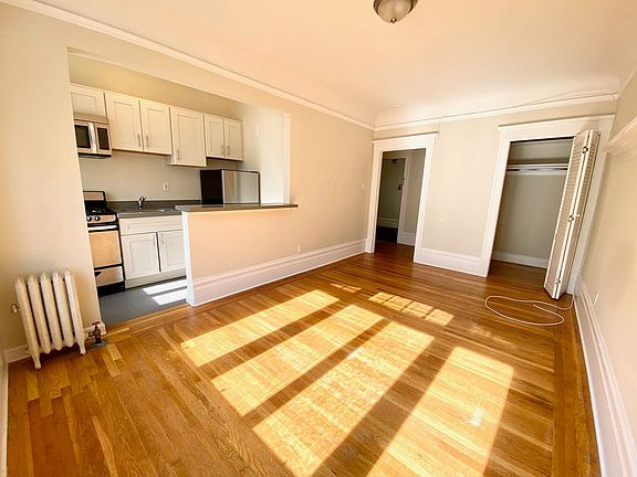 4th image of 838 Hyde St APT 19