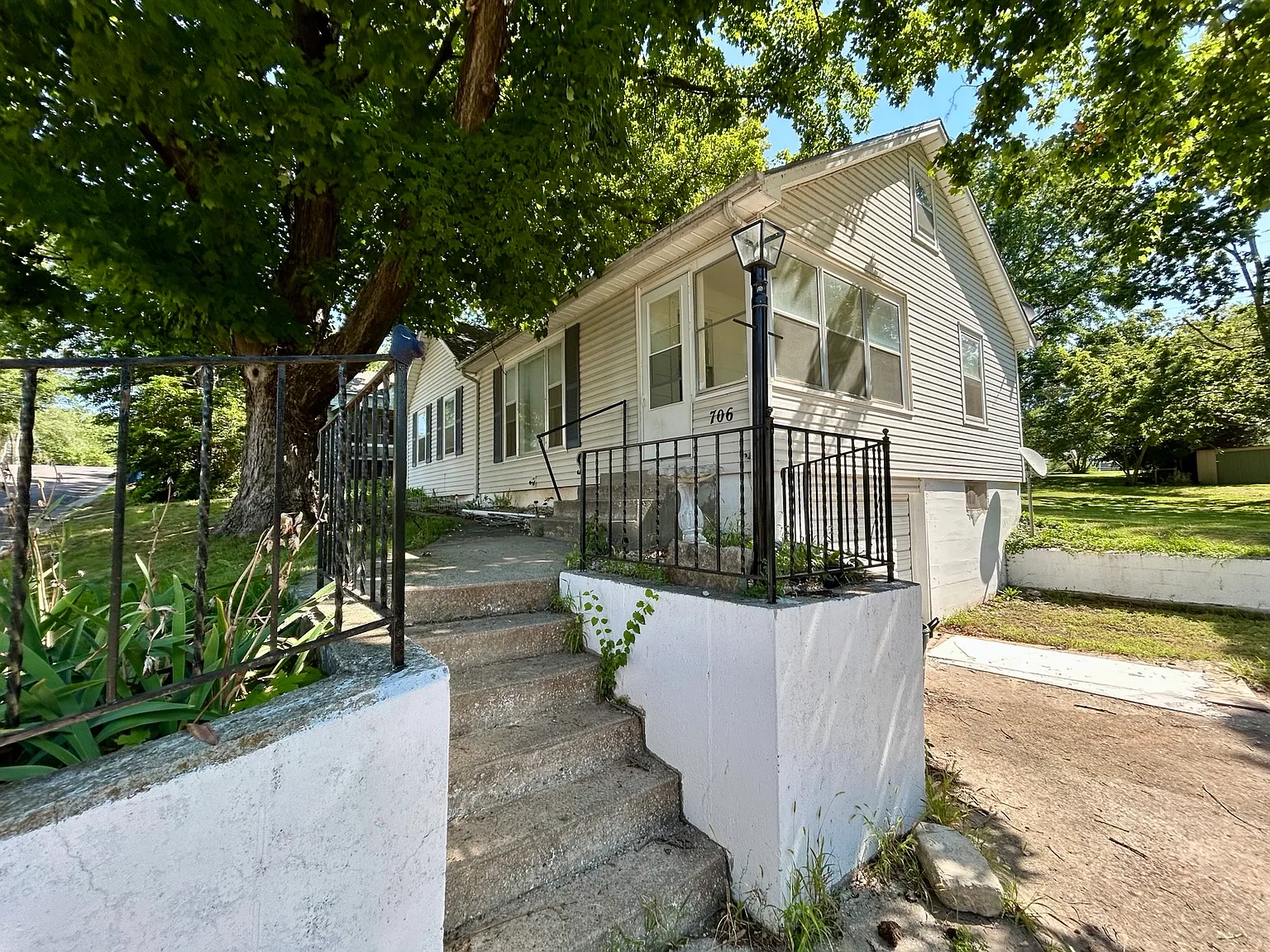 706 Locust Street - 1 — Photo 1