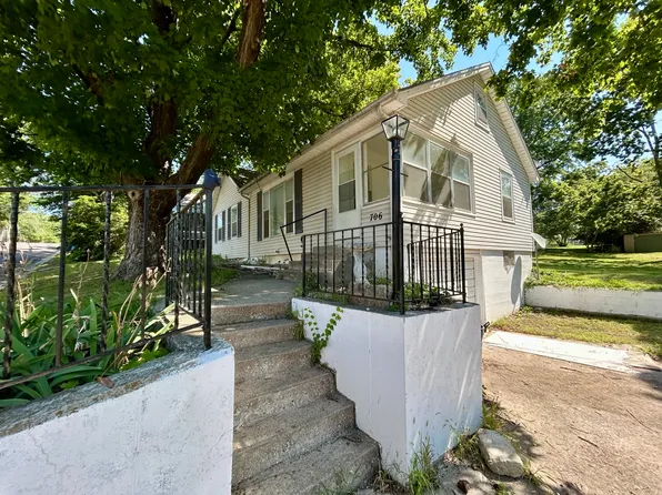706 Locust St, Eudora, KS 66025