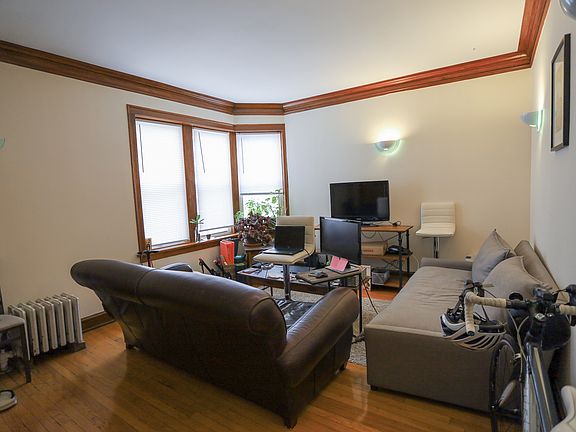 3rd image of 1728 W Ainslie St #2S