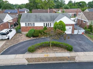 552 Ridge Rd, Elmont, NY 11003