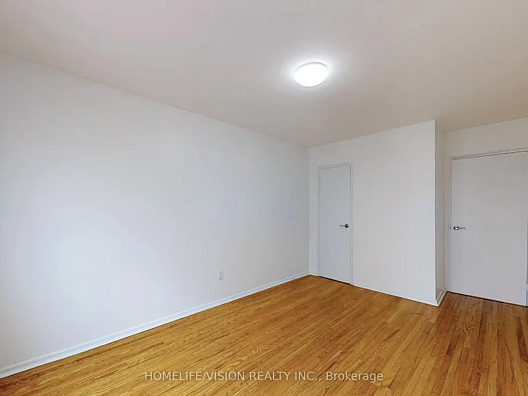 9901 Yonge St #4 — Photo 24