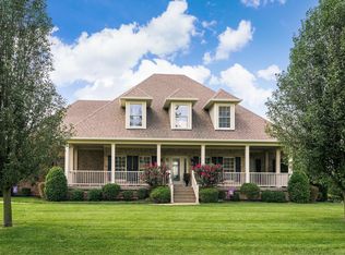 1102 Overview Ct, Goshen, KY 40026