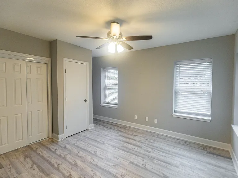1207 E Armour Blvd — Photo 11