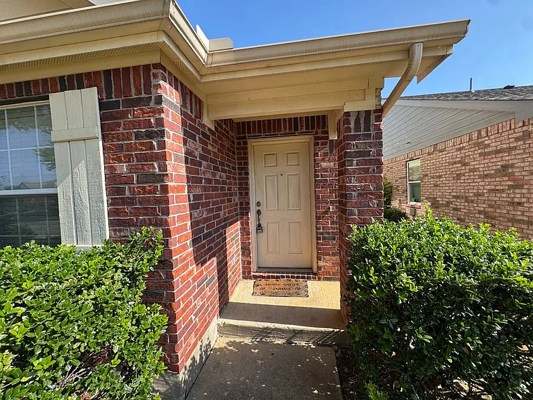 8831 Holliday Ln — Photo 2