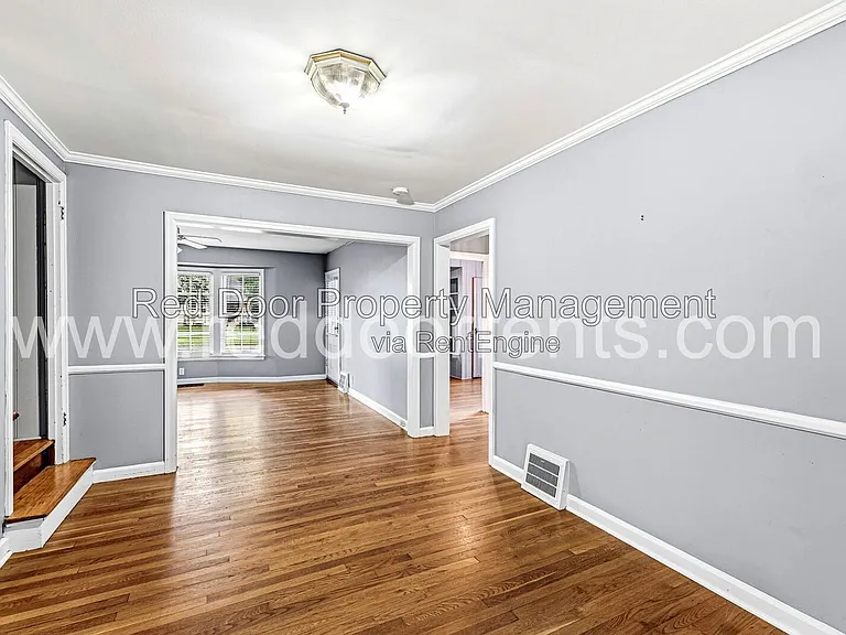 129 E 49th St — Photo 12