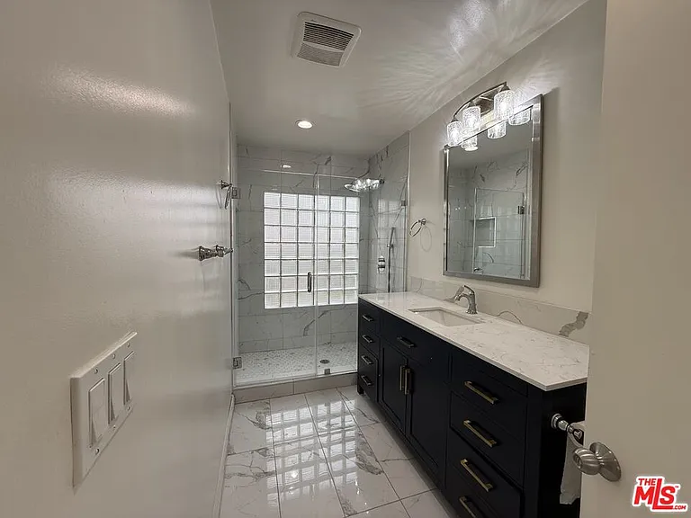 830 S Norton Ave — Photo 8