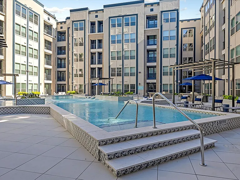 91-10 Crawford St-79