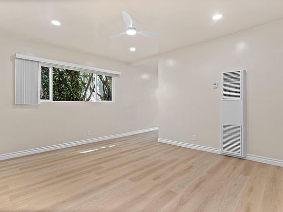 3rd image of 908 N San Vicente Blvd #2