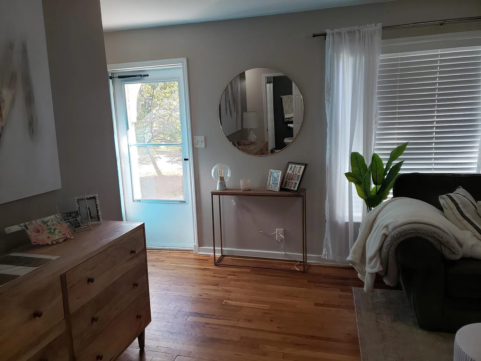 2 bed, 1000 sqft, $1,400 — Photo 3