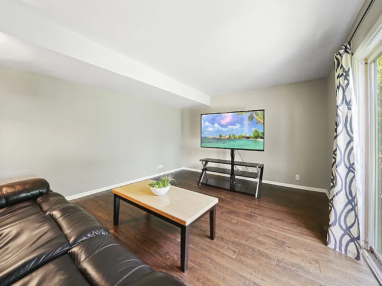 1011 Talltree Ter — Photo 8