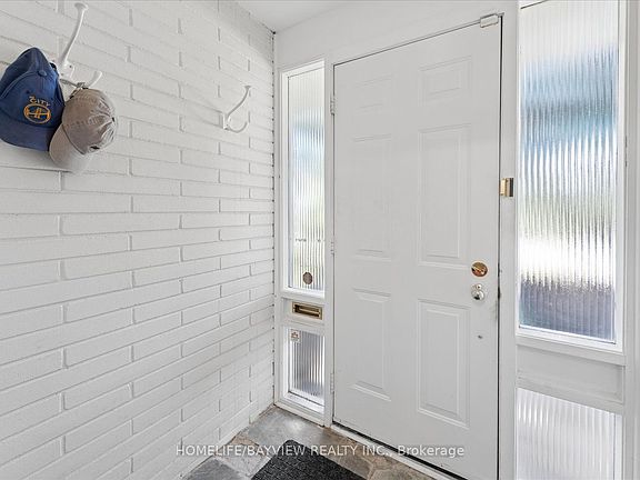 4th image of 24 Ravenscroft Cir