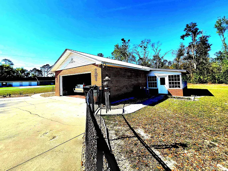 102 S Claire Dr — Photo 31