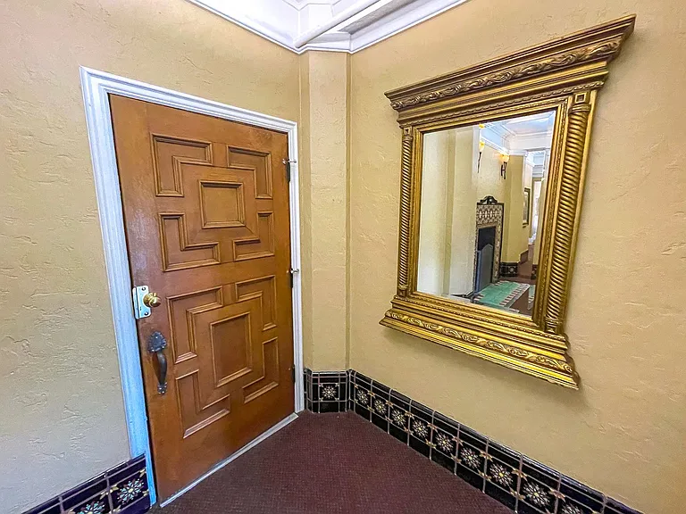 Tuscany Apartments — Photo 17