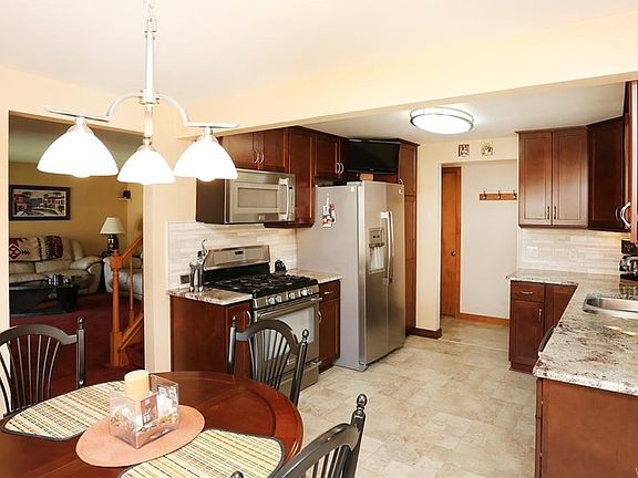 5th image of 55 Albion Ave