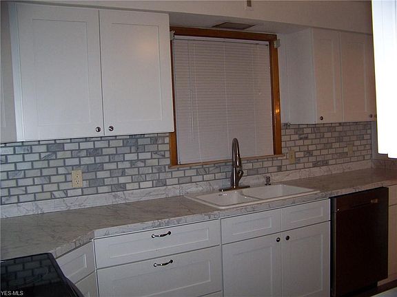 5th image of 1308 Ivanhoe Ave