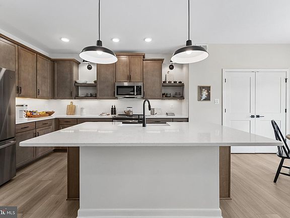 4th image of LOT 413 109 Pickersgill St