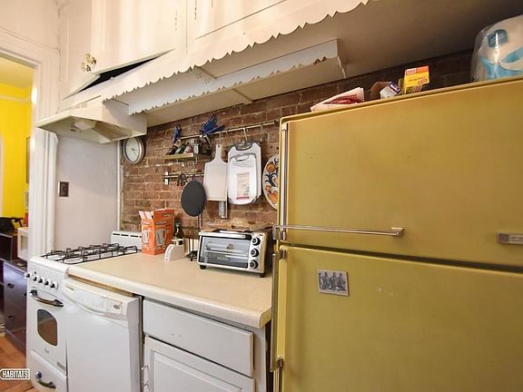 3rd image of 147 E 37th St APT 5