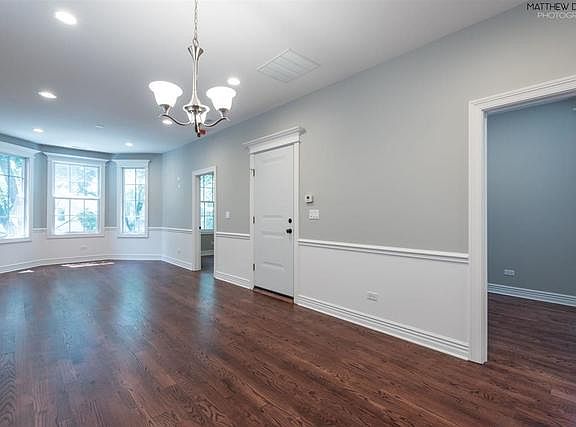 5th image of 1920 W Farragut Ave #2