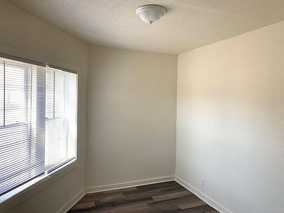 5th image of 23-27 Charlotte St #1