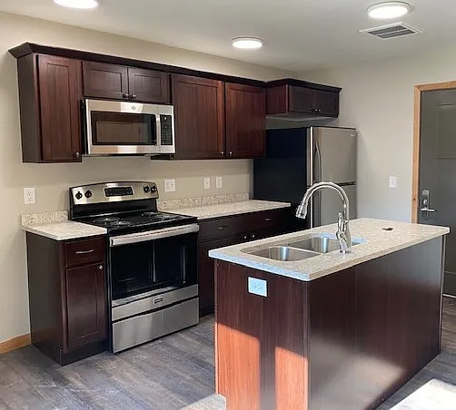 Sunset Place Apartments — Photo 45