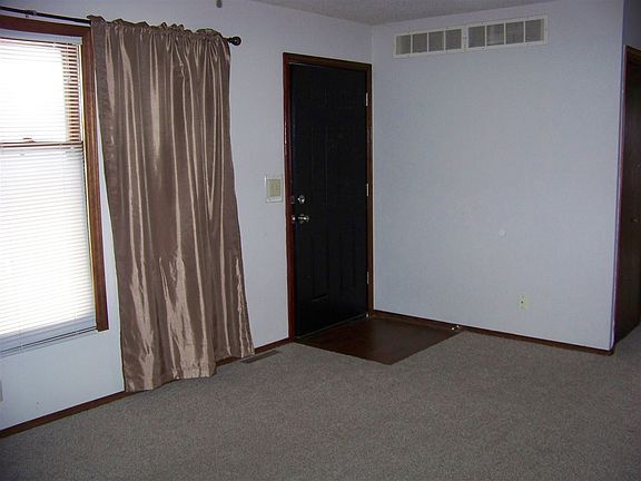 5th image of 3210 S Walnut St #3212