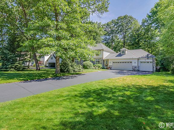 3rd image of 14762 Creek Edge Dr
