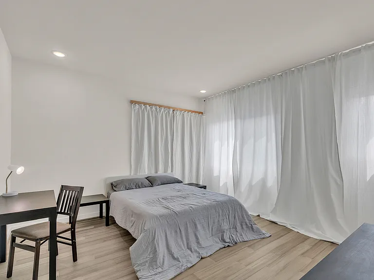 2272 W Harmont Dr — Photo 14